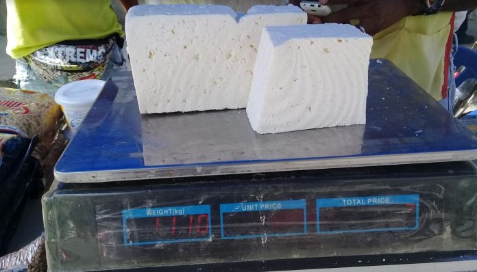 En San Juan de los Morros, un kilo de queso oscila entre Bs. 95.000 y Bs. 125.000. Foto: Pedro Izzo.